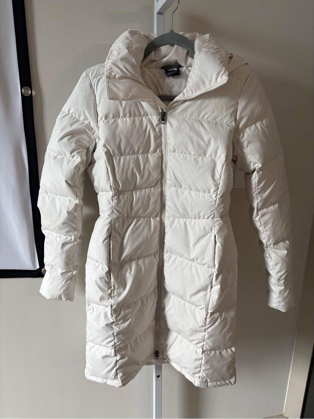 The North Face Women's White Long Down Puffer Coat - Picture 3 of 3